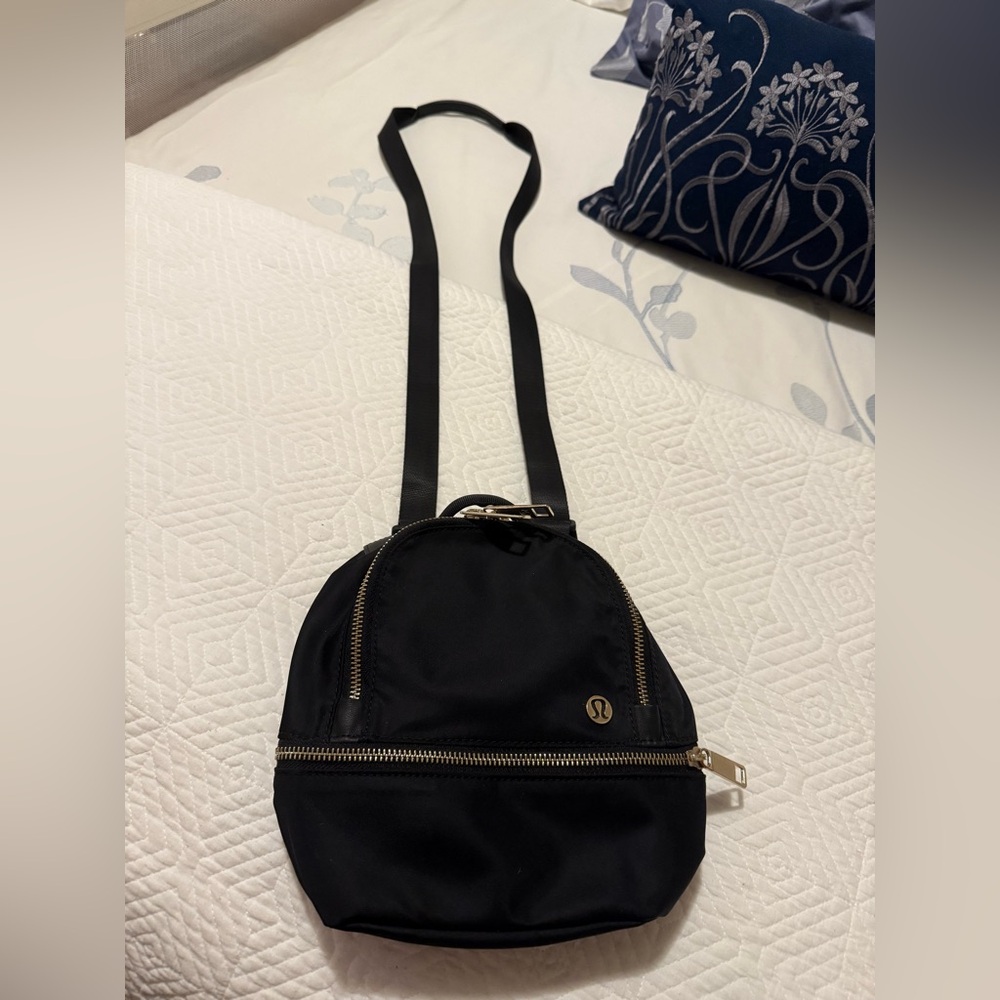 Lululemon city adventure mini backpack/ convertible crossbody bag - 3 L